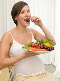 Можно ли беременным кушать виноград фото
