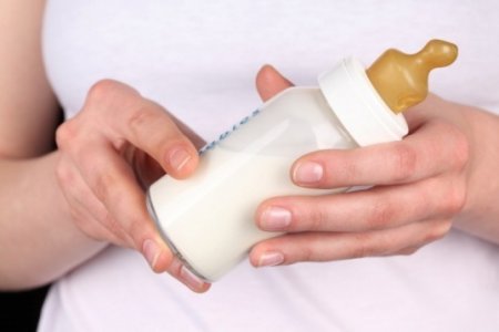 Как сцеживать молоко вручную фото