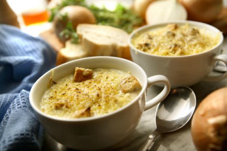 французскй луковый суп с сыром фото