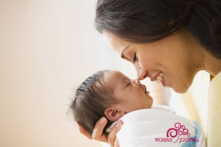 мать новорожденный ребенок младенец улыбка радость счастье